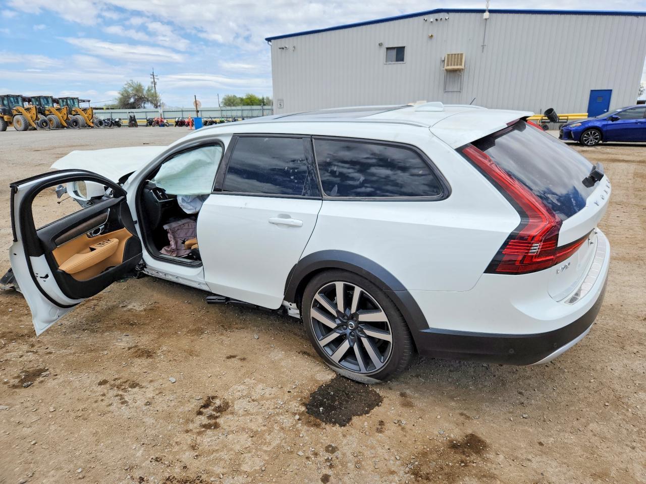 2026 Volvo V90 Cross Country Ultra - Image 2