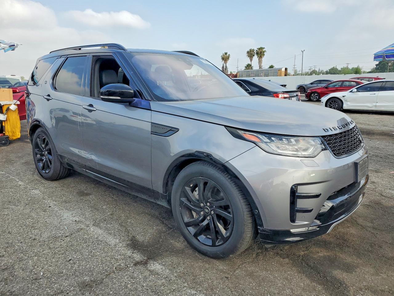 2020 Land Rover Discovery Landmark - Image 4