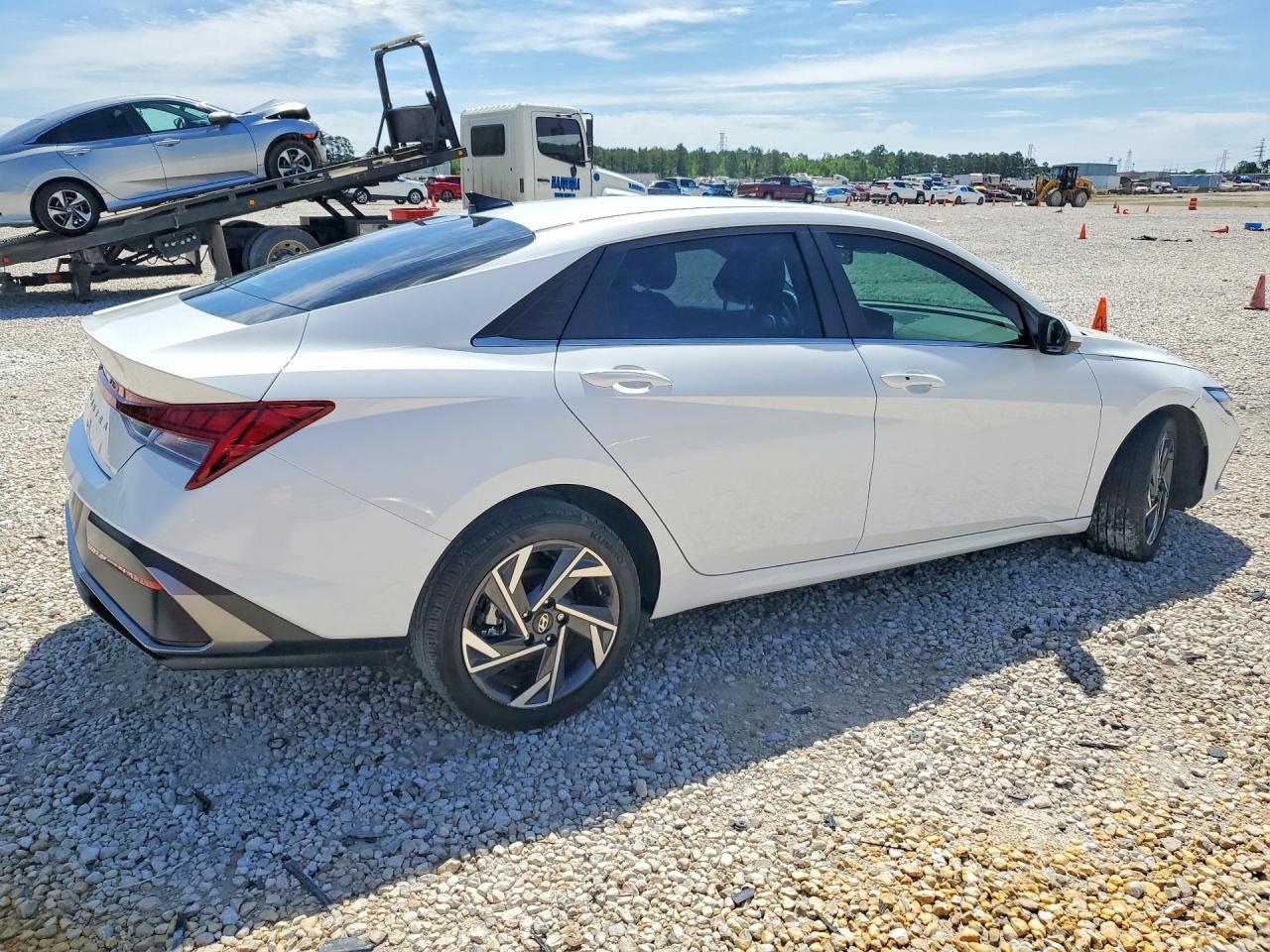 2024 Hyundai Elantra Sel - Фото 3