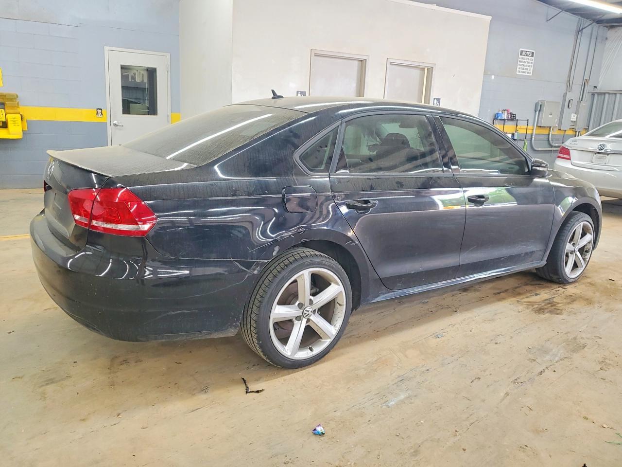 2012 Volkswagen Passat - Image 3