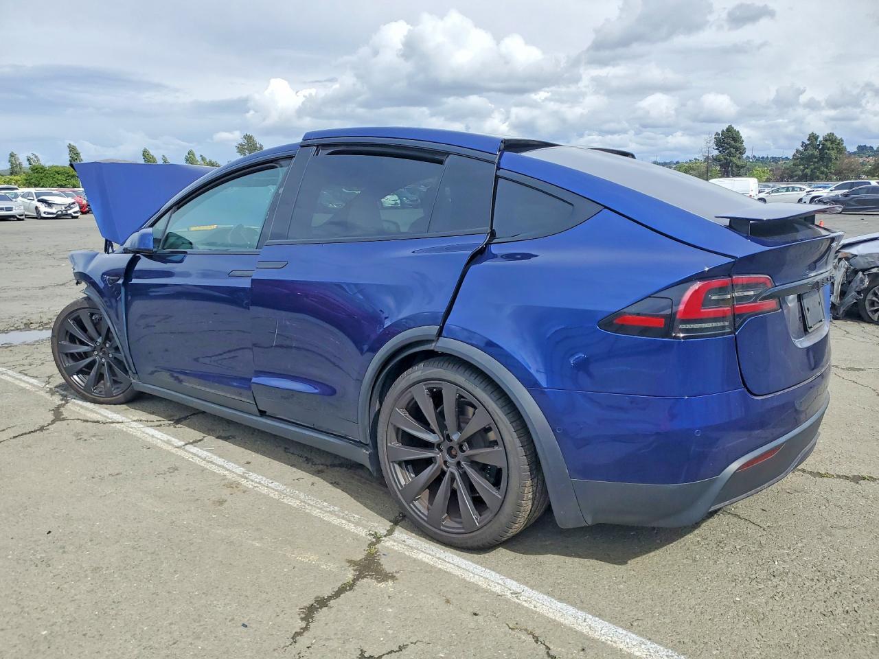 2023 Tesla Model X - Фото 2
