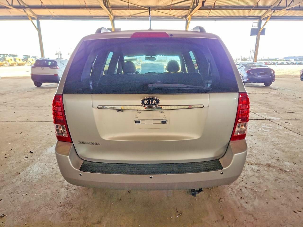 2012 Kia Sedona Lx - Фото 6