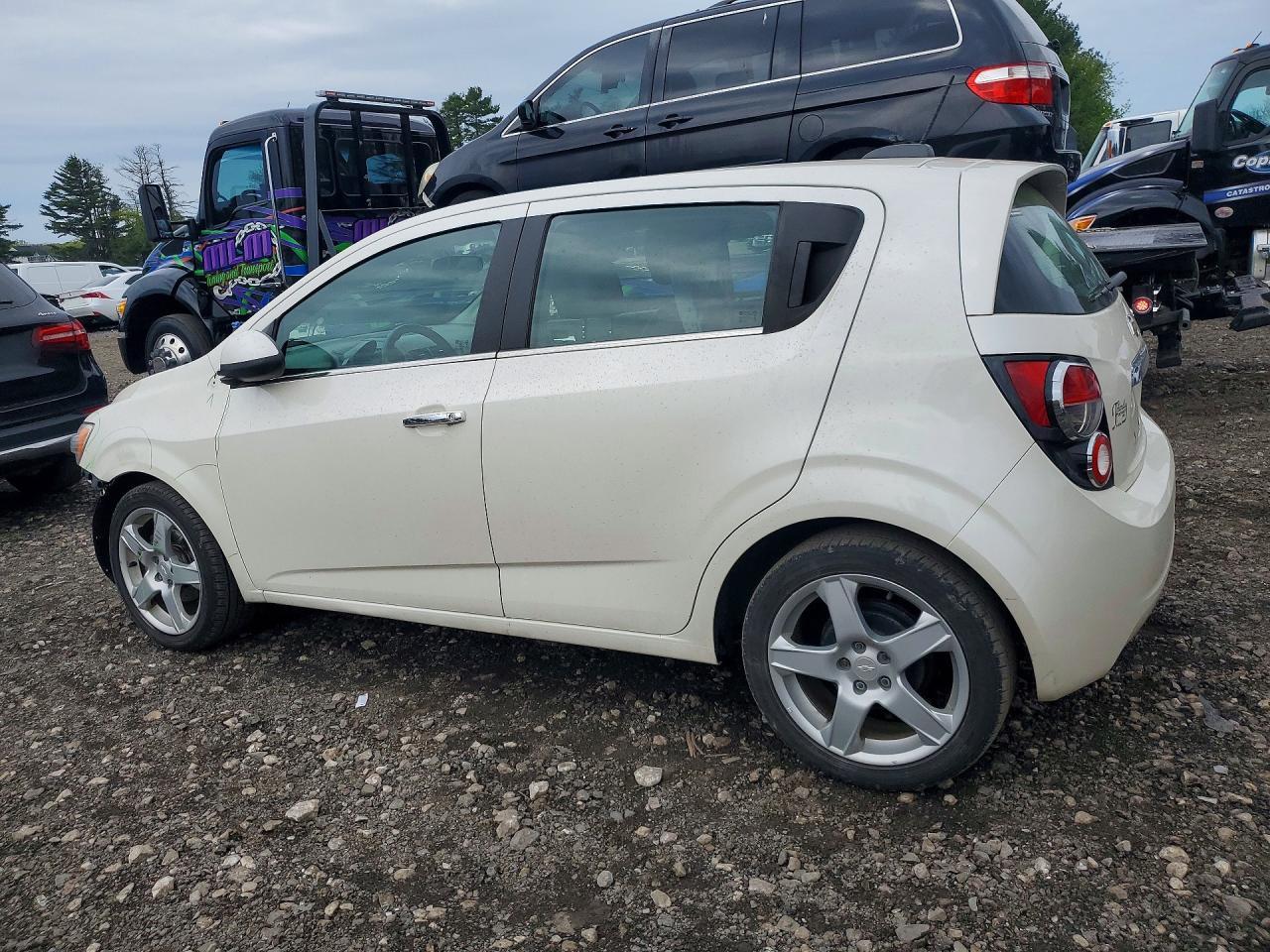 2015 Chevrolet Sonic Ltz - Фото 2