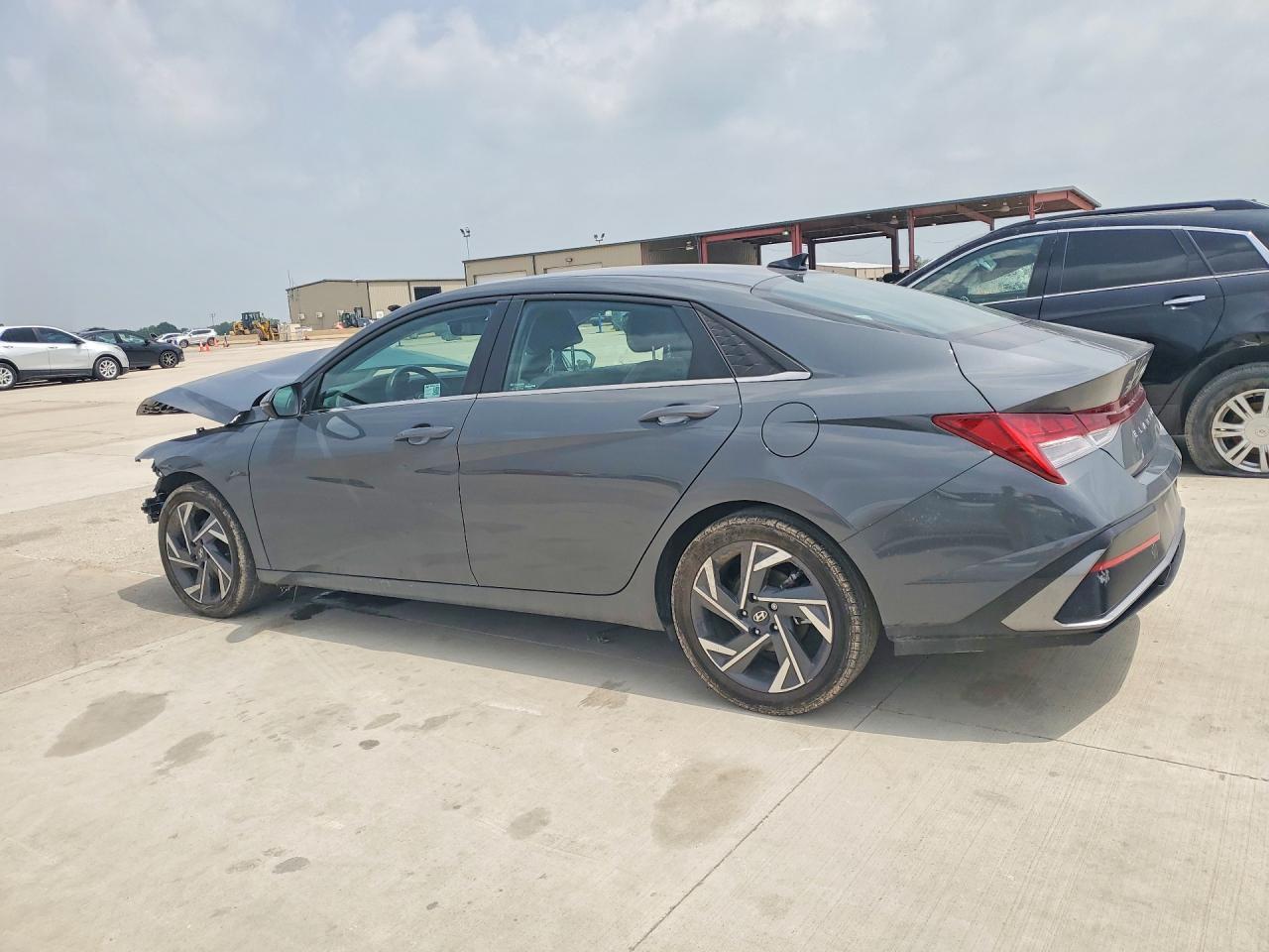 2025 Hyundai Elantra Limited - Фото 2