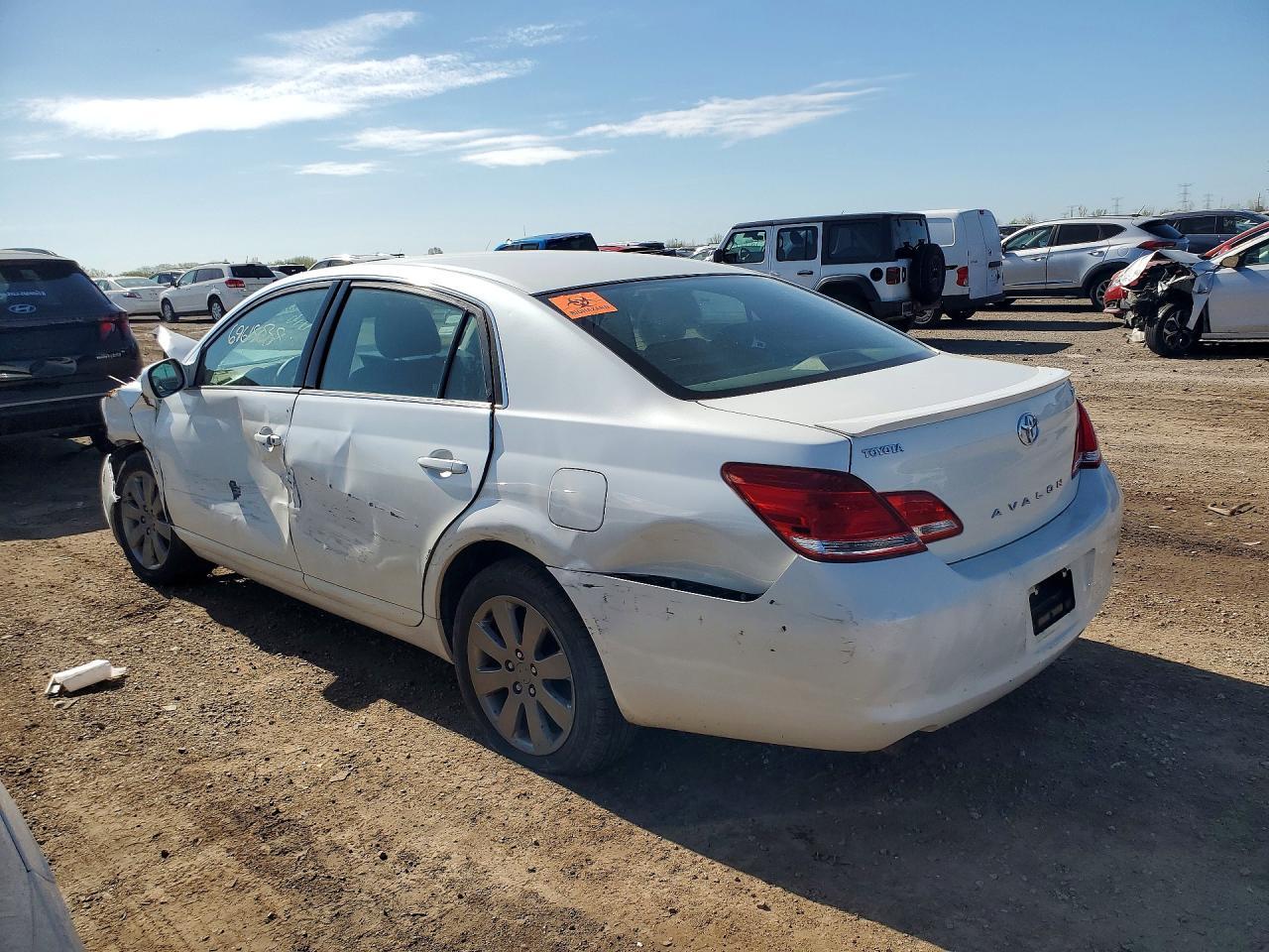 2005 Toyota Avalon Touring - Image 2