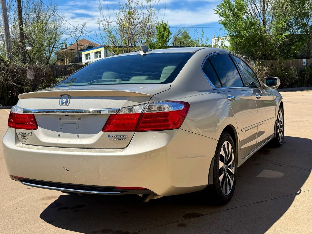 2015 Honda Accord Touring Hybrid - Image 4