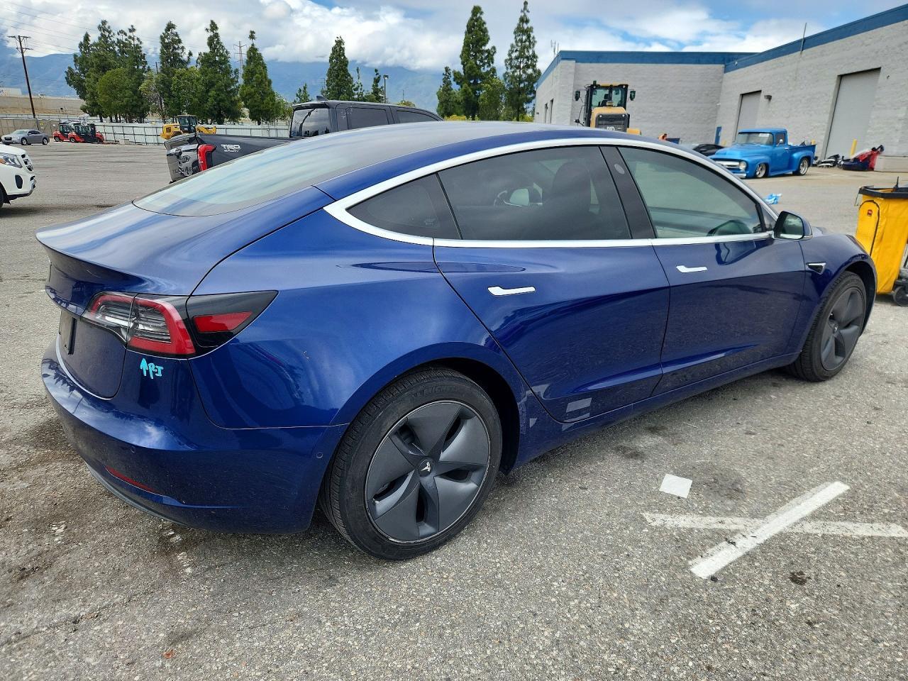 2019 Tesla Model 3 - Фото 3