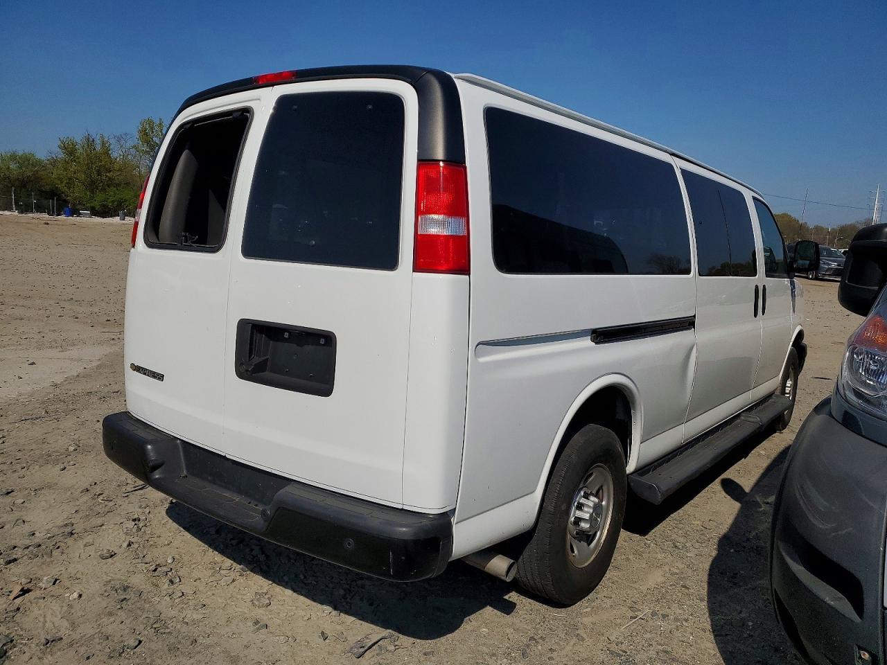2023 Chevrolet Express G3500 Ls - Фото 4
