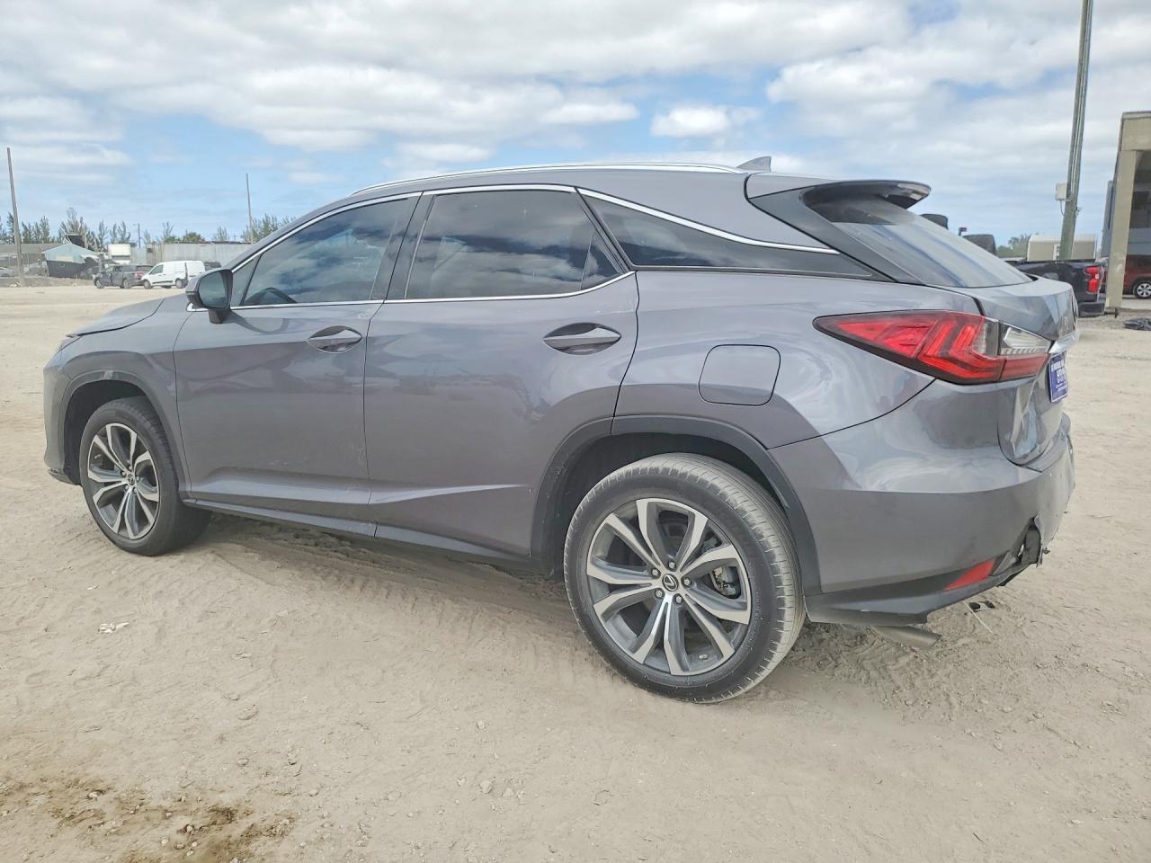 2022 Lexus Rx 350 - Image 2
