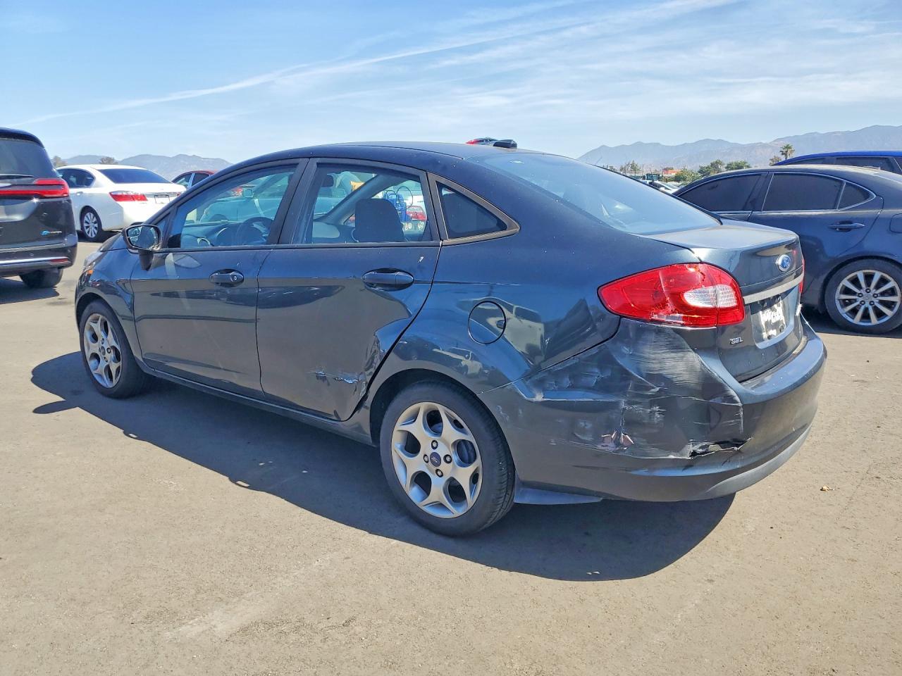 2011 Ford Fiesta Sel - Image 2