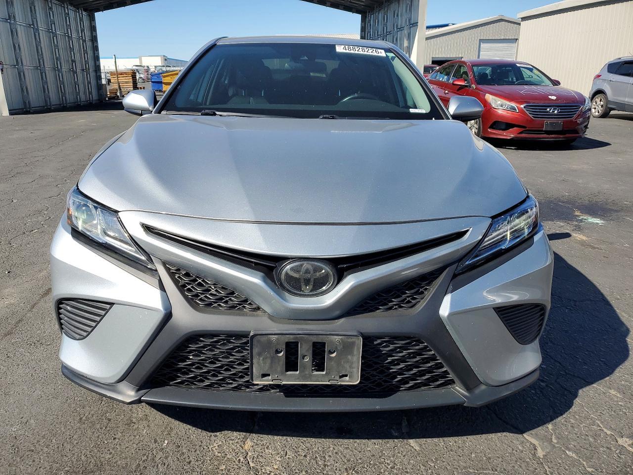 2020 Toyota Camry Se - Фото 5