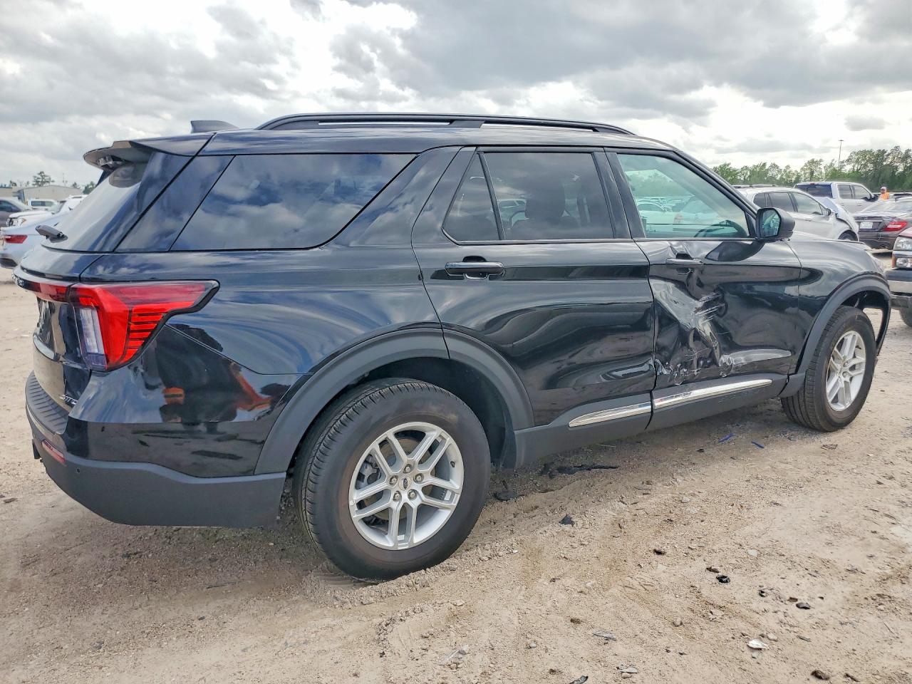 2025 Ford Explorer Active - Фото 3