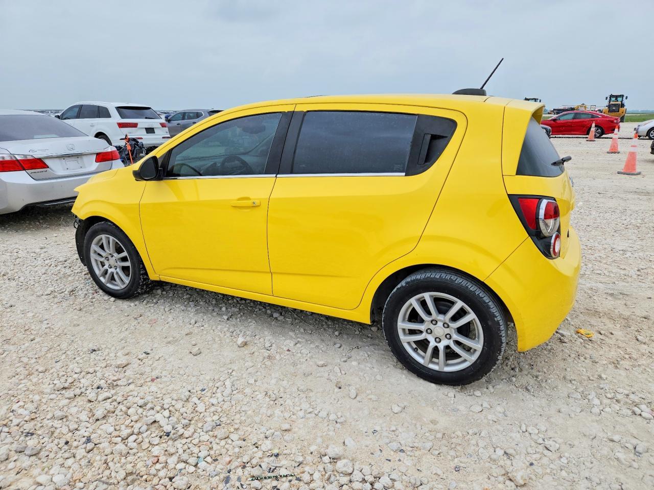 2015 Chevrolet Sonic Lt - Фото 2