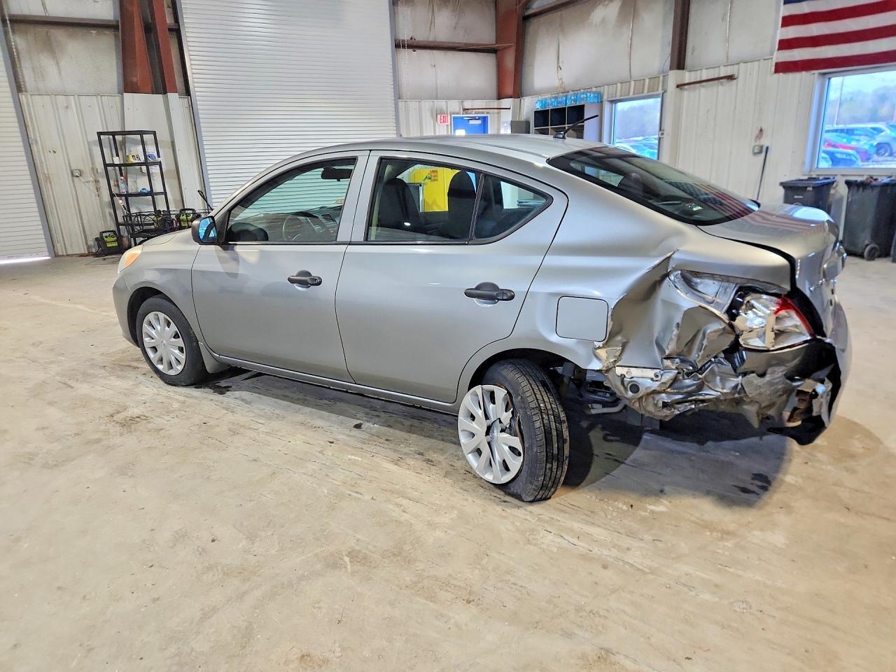 2013 Nissan Versa 1.6 S - Image 2