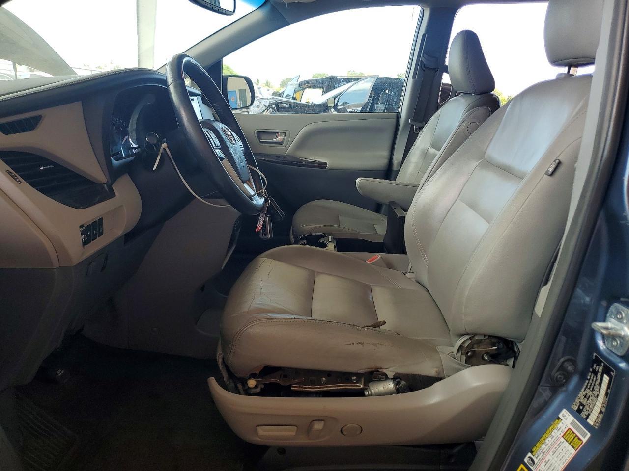 2017 Toyota Sienna Xle 8-Passenger - Фото 7