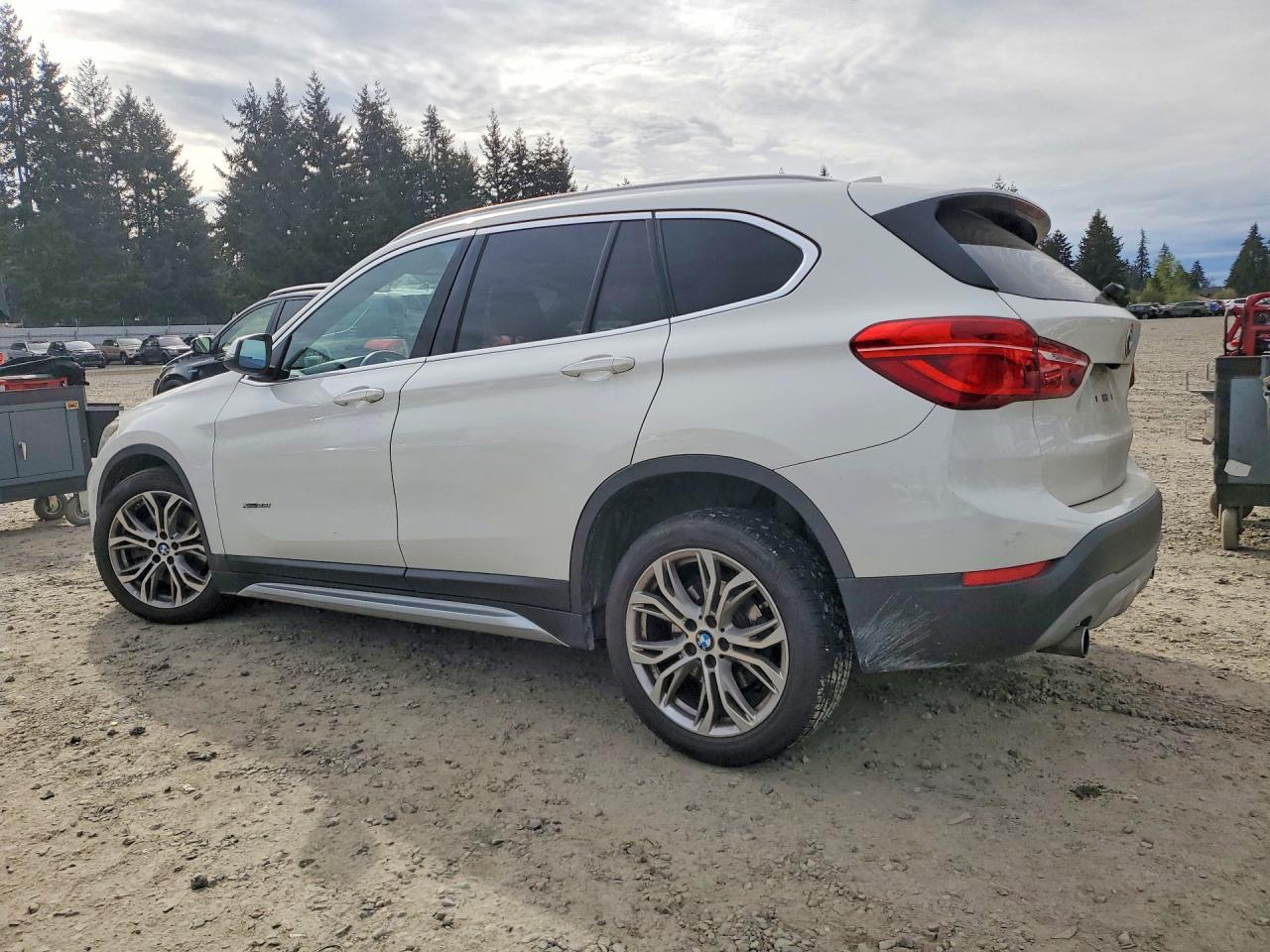 2016 BMW X1 xDrive28I - Фото 2