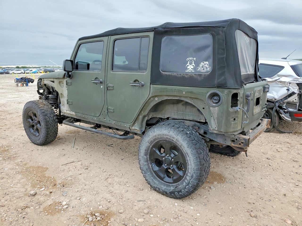 2015 Jeep Wrangler Unlimited Rubicon - Image 2