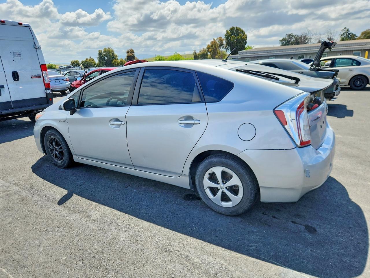 2015 Toyota Prius Two - Фото 2