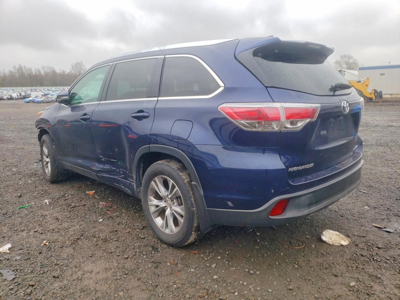 2015 Toyota Highlander Xle - Image 2