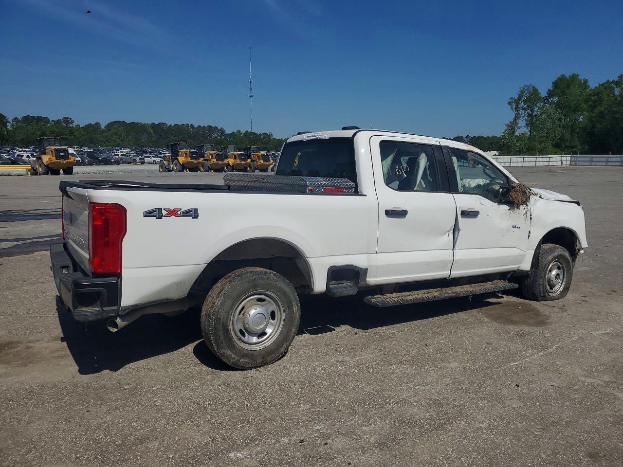 2025 Ford F250 Super Duty - Фото 3