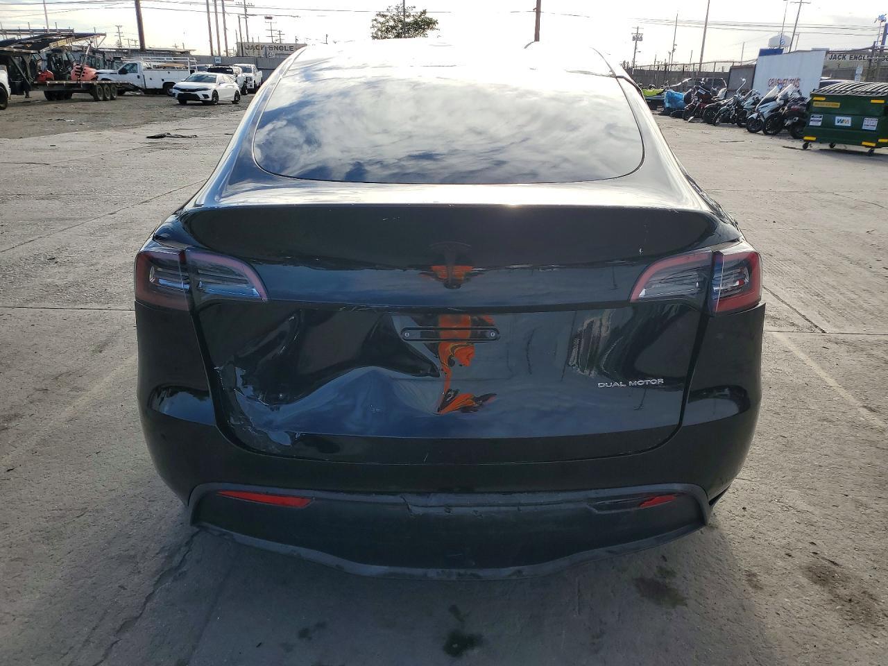 2025 Tesla Model Y - Image 6