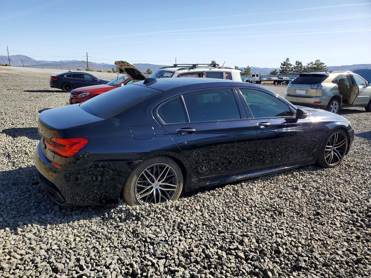 2017 BMW 750 I - Фото 3