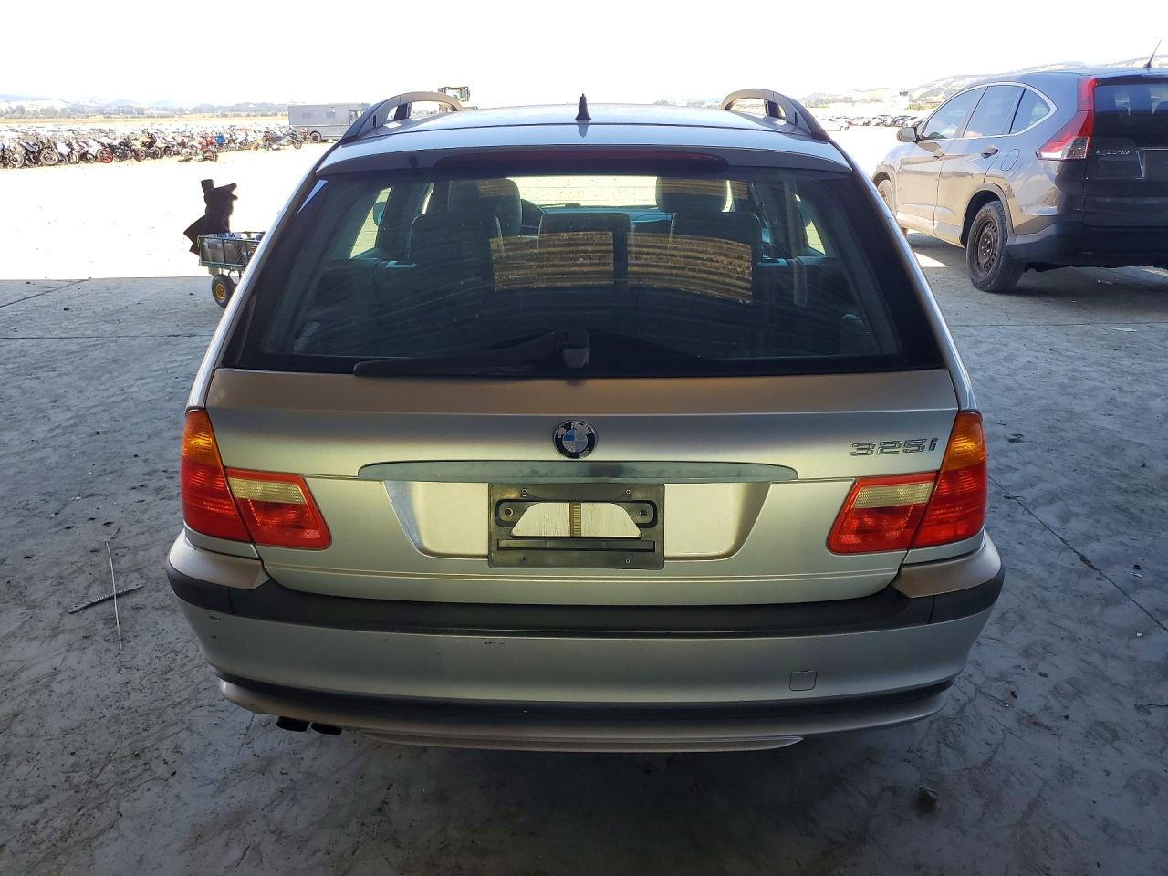 2001 BMW 325 It - Image 6