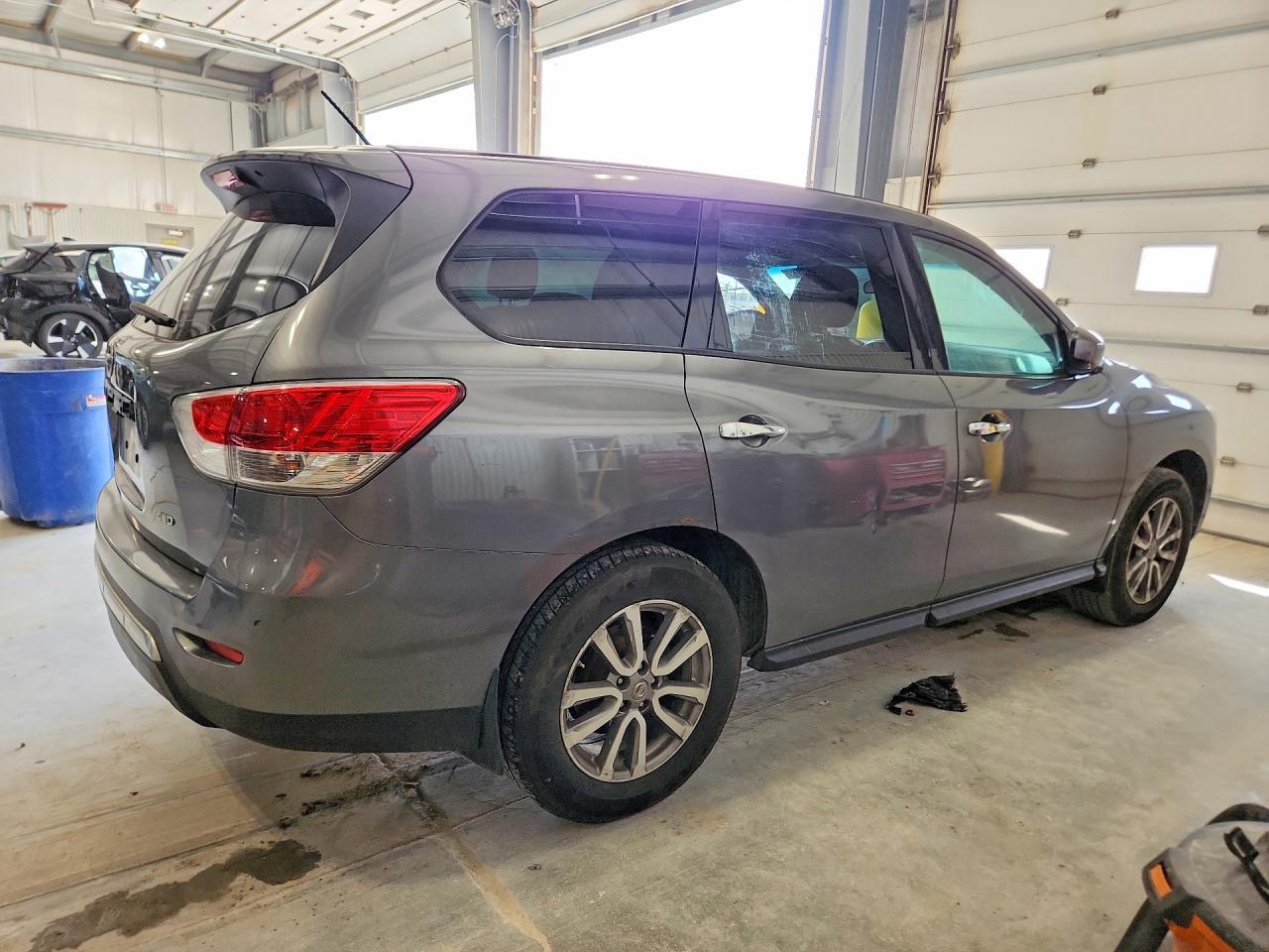2015 Nissan Pathfinder S - Фото 3