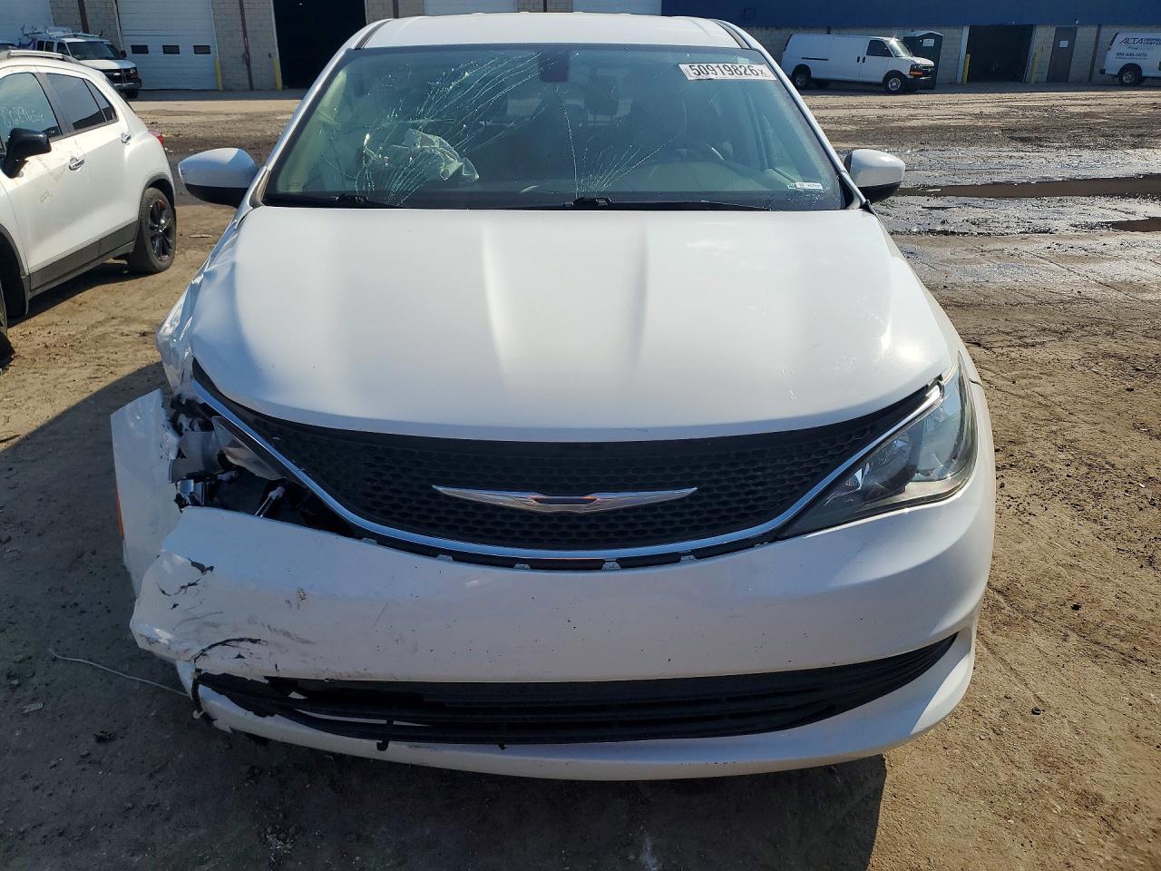 2017 Chrysler Pacifica Touring - Image 5