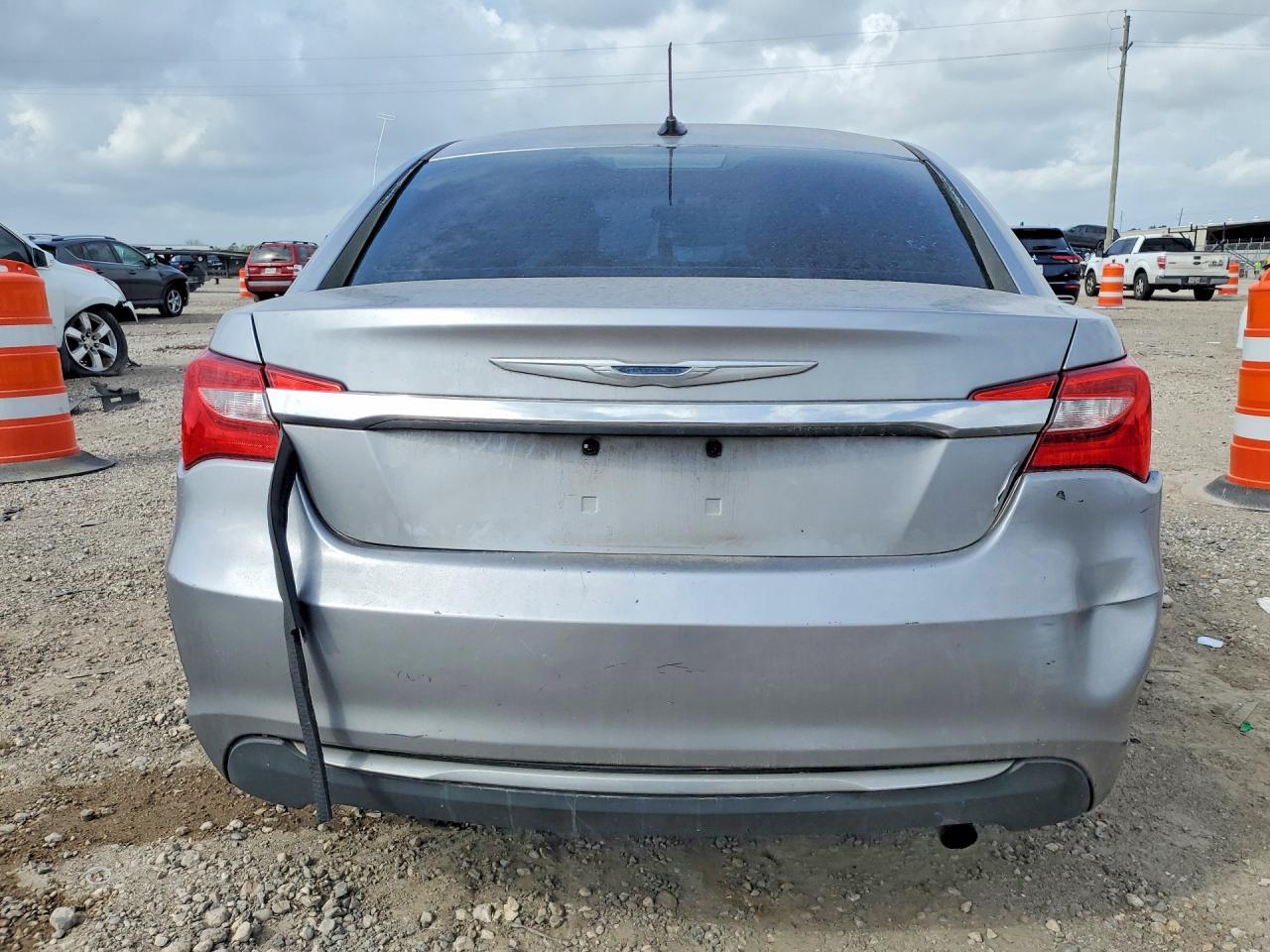 2013 Chrysler 200 Lx - Image 6