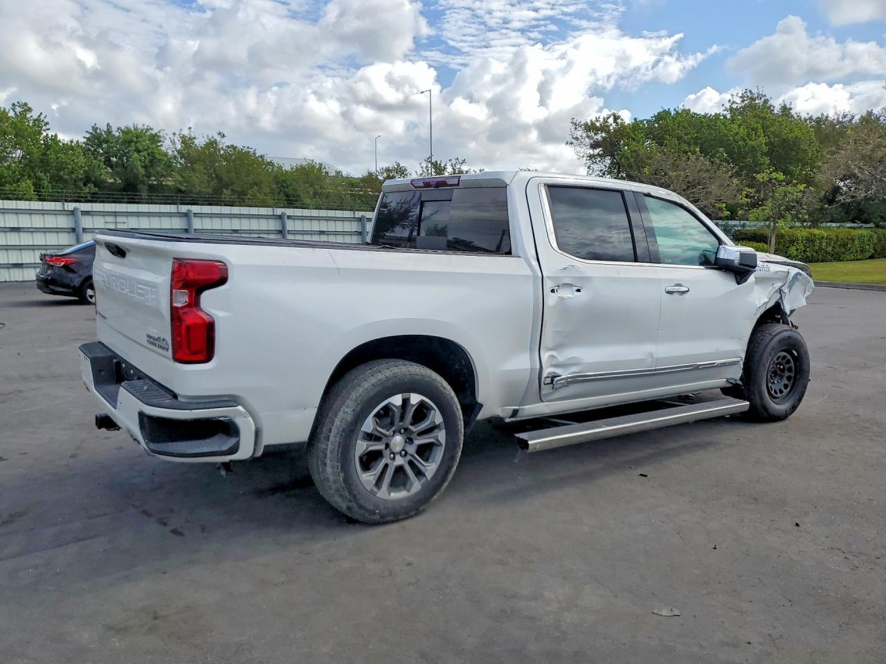 2023 Chevrolet Silverado K1500 High Country - Фото 3