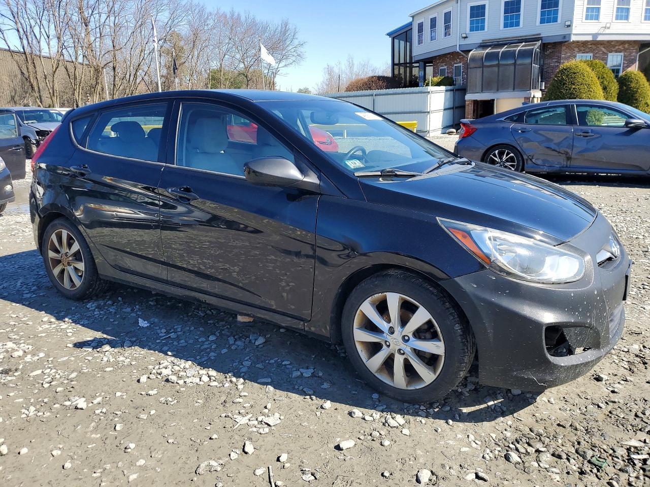 2012 Hyundai Accent Se - Image 4