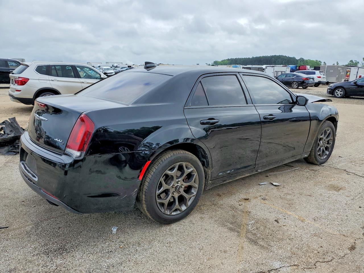 2016 Chrysler 300 S - Image 3