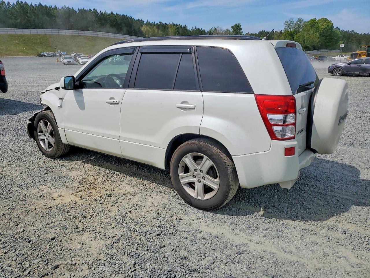 2007 Suzuki Grand Vitara Luxury - Image 2