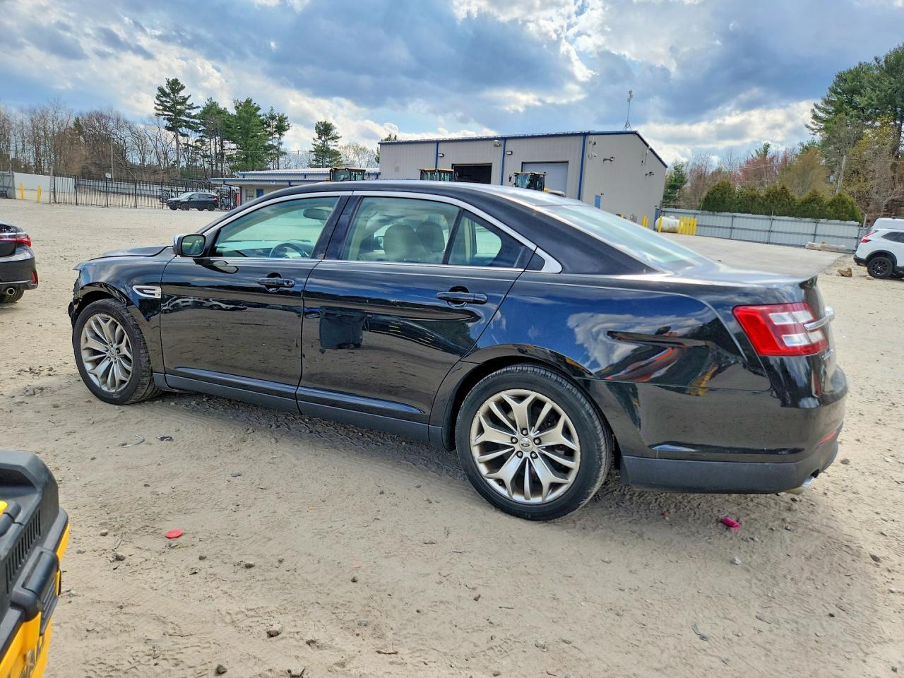 2013 Ford Taurus Limited - Image 2