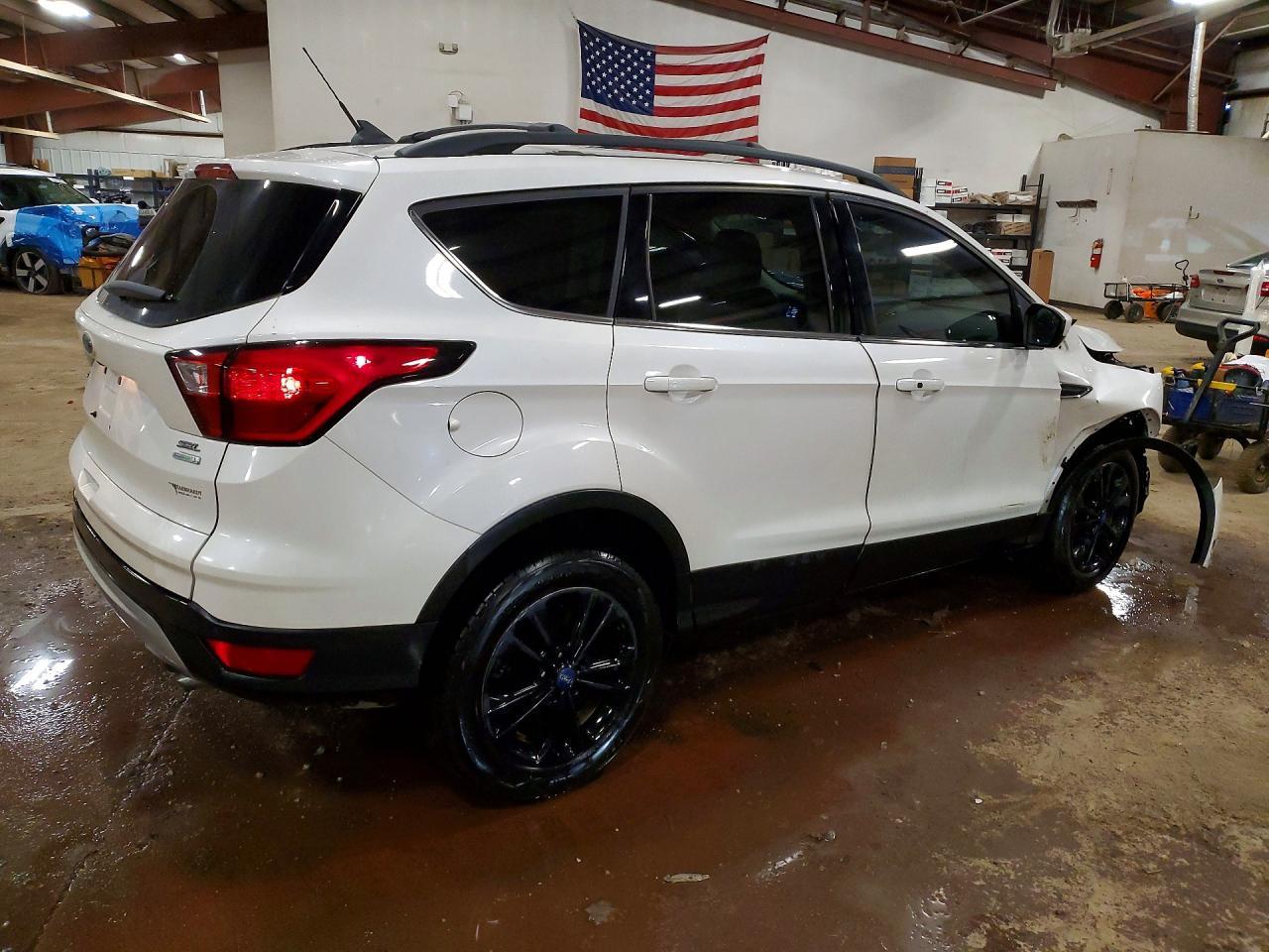 2019 Ford Escape Sel - Фото 3