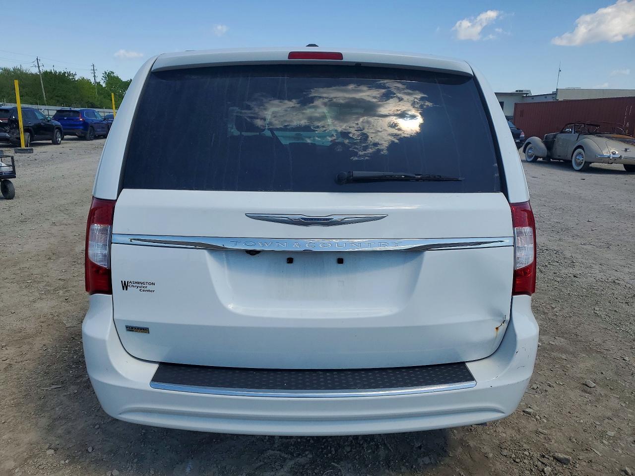 2016 Chrysler Town & Country Touring - Фото 6