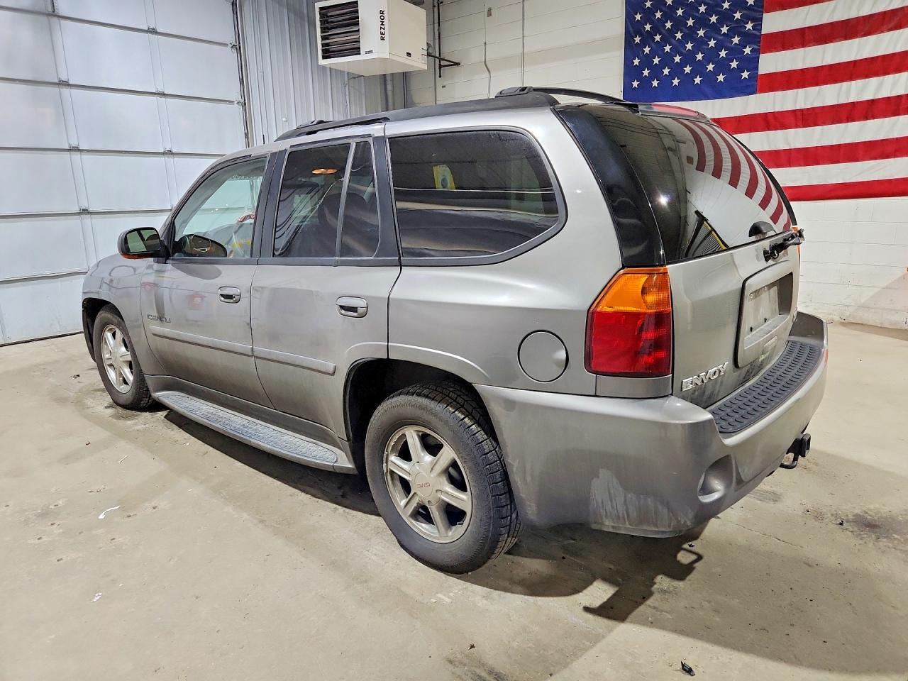 2007 GMC Envoy - Image 2