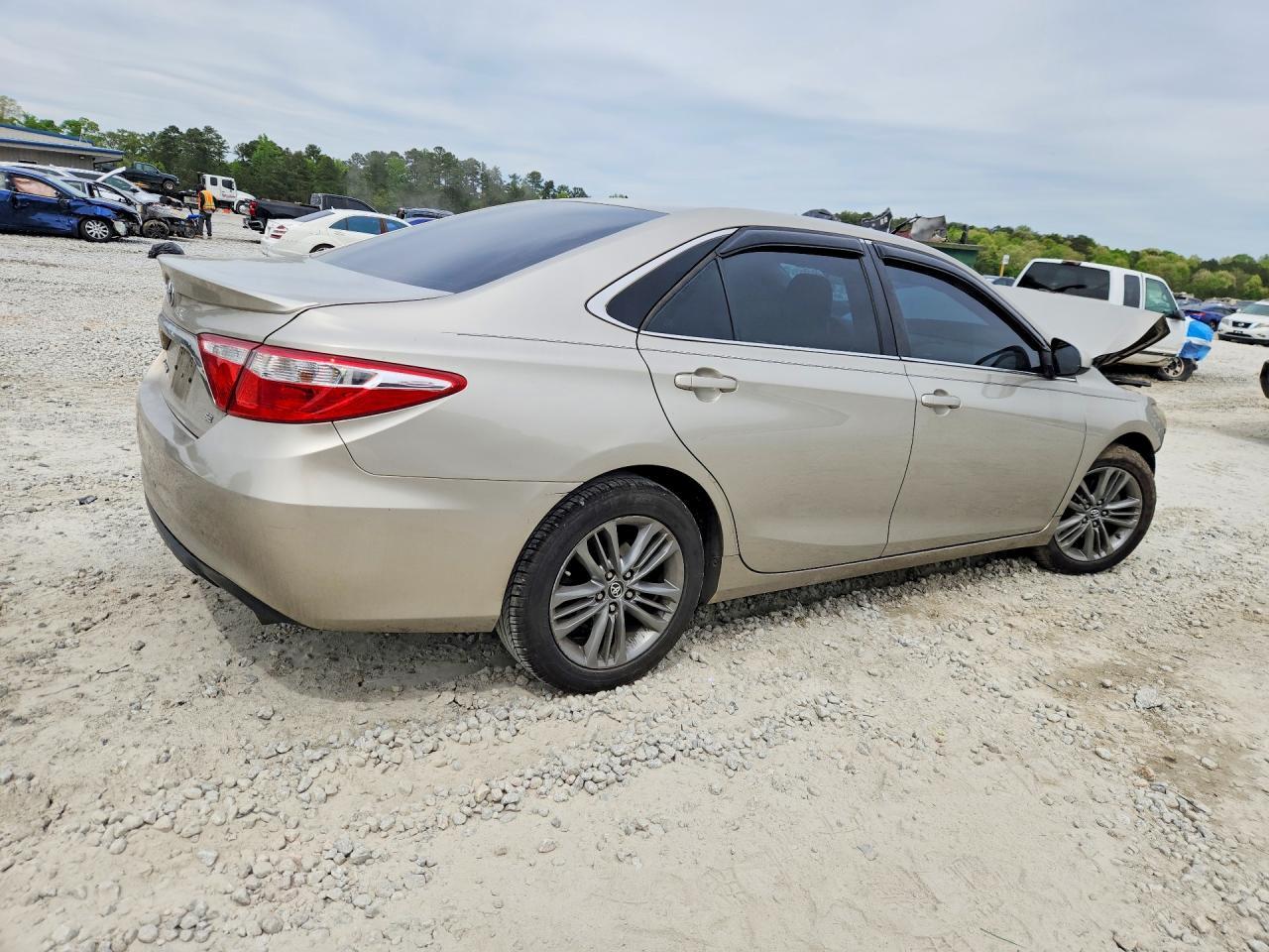 2017 Toyota Camry Se - Фото 3