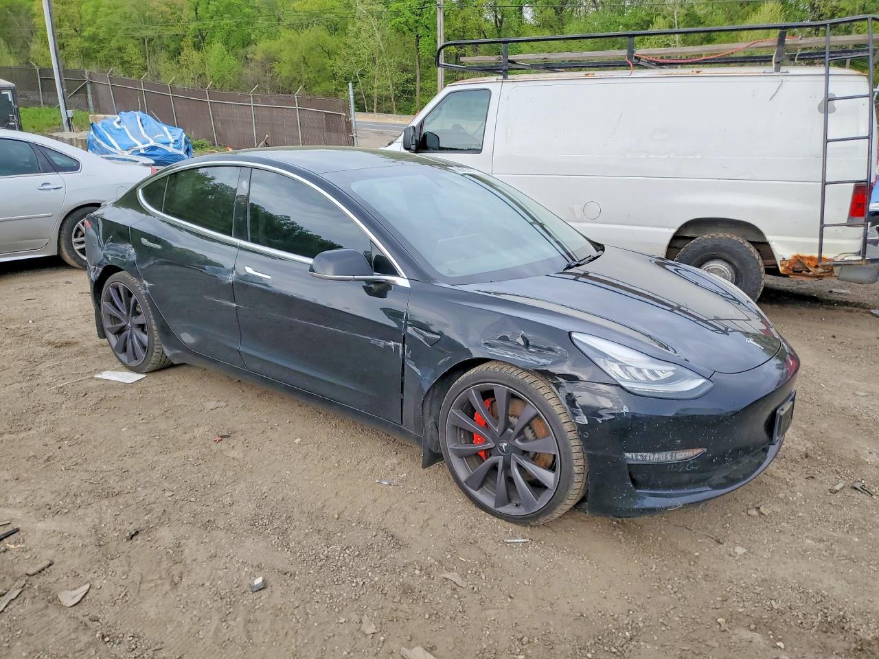 2020 Tesla Model 3 - Фото 4