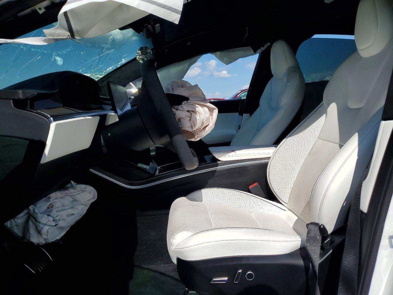 2022 Tesla Model X - Image 7