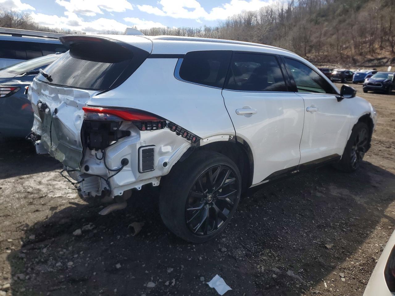 2025 Toyota Crown Signia Limited - Image 3