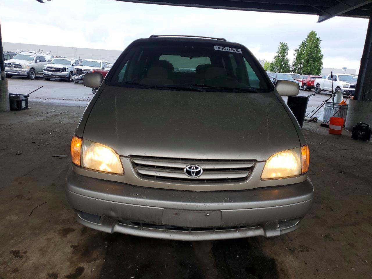 2002 Toyota Sienna - Image 5