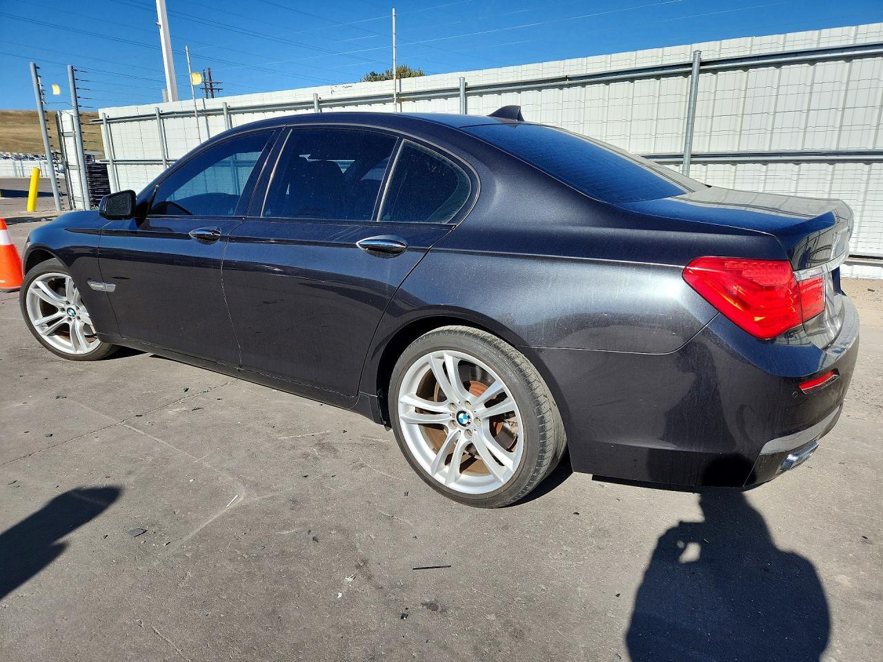 2010 BMW 750 I - Фото 2