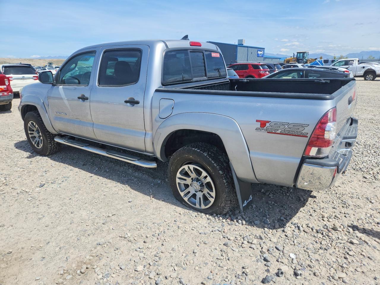 2015 Toyota Tacoma V6 - Image 2