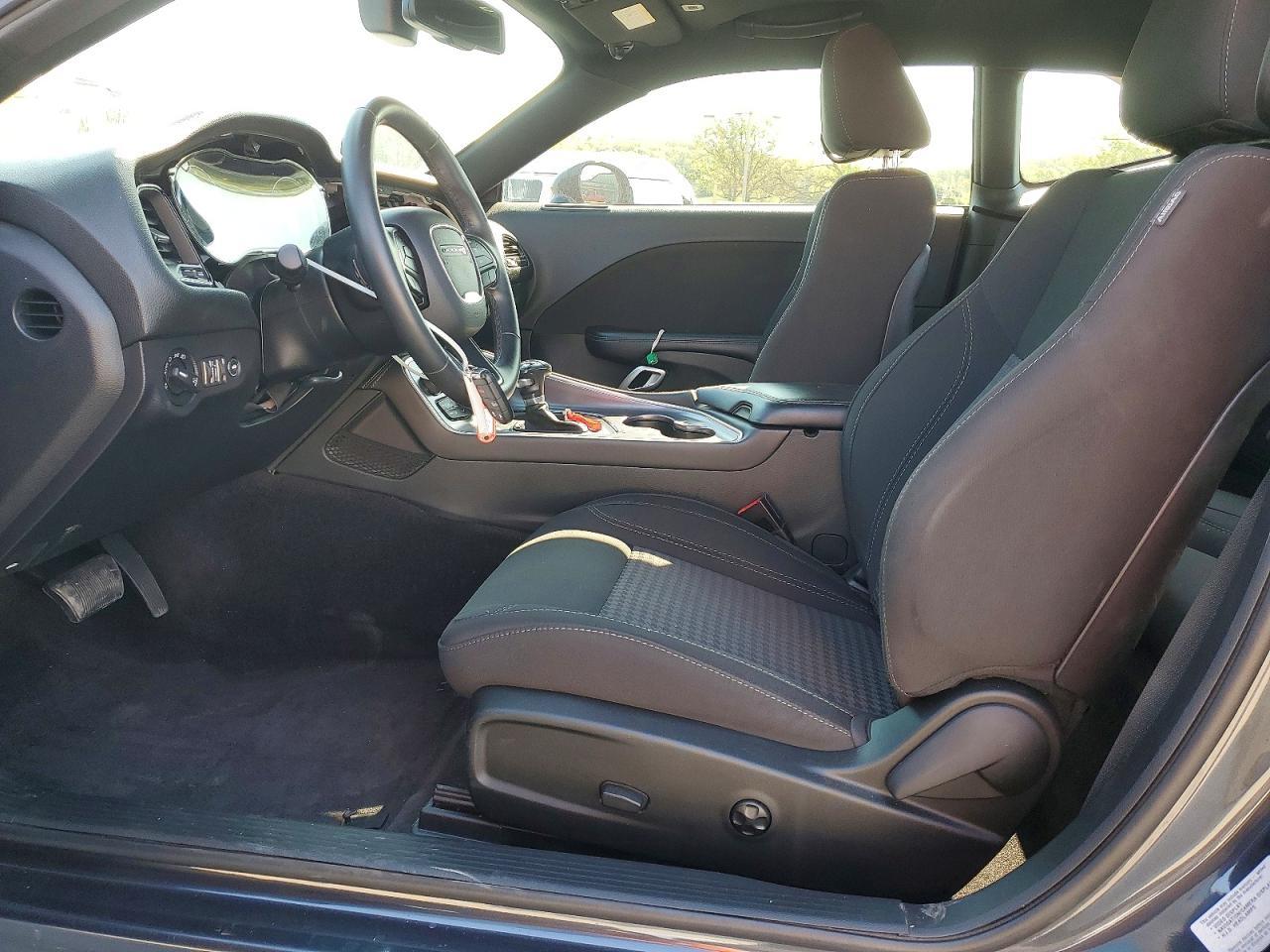 2017 Dodge Challenger R - Image 7