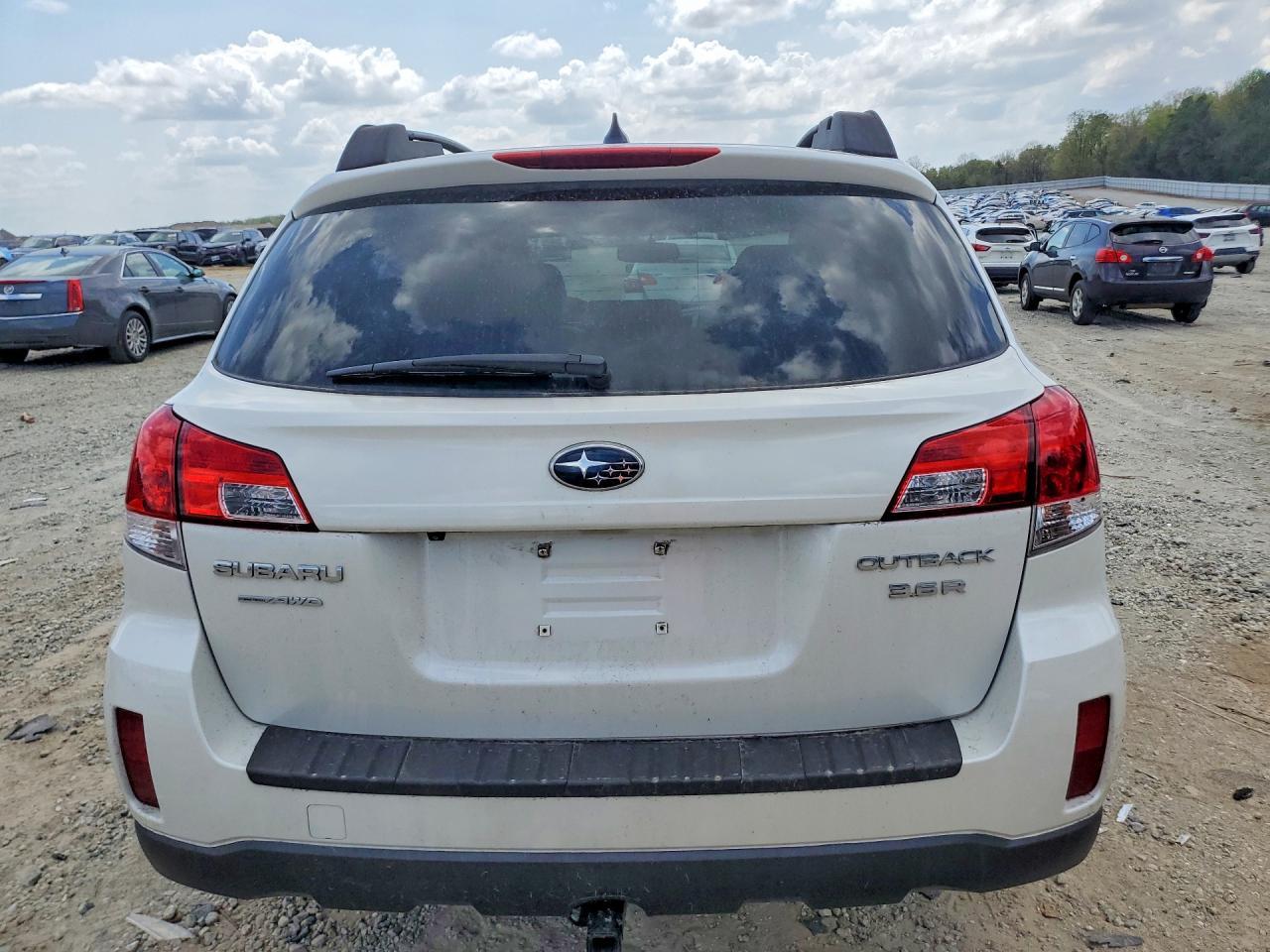 2013 Subaru Outback 3.6R Limited - Image 6