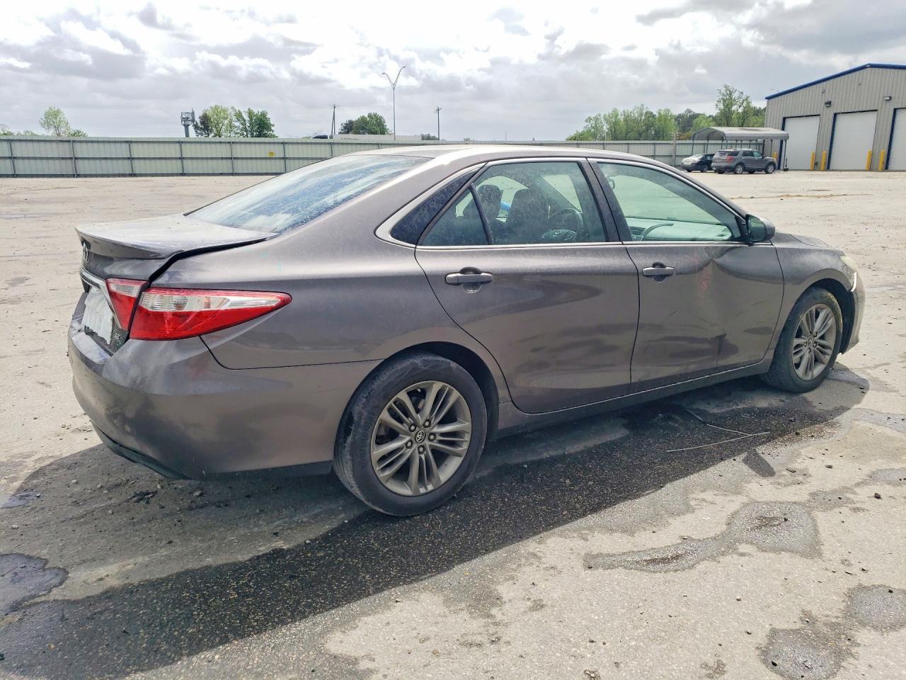 2017 Toyota Camry Se - Фото 3