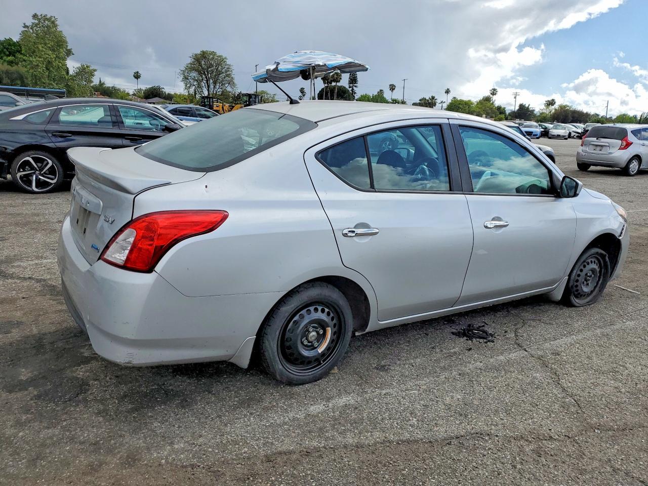 2015 Nissan Versa 1.6 Sv - Фото 3