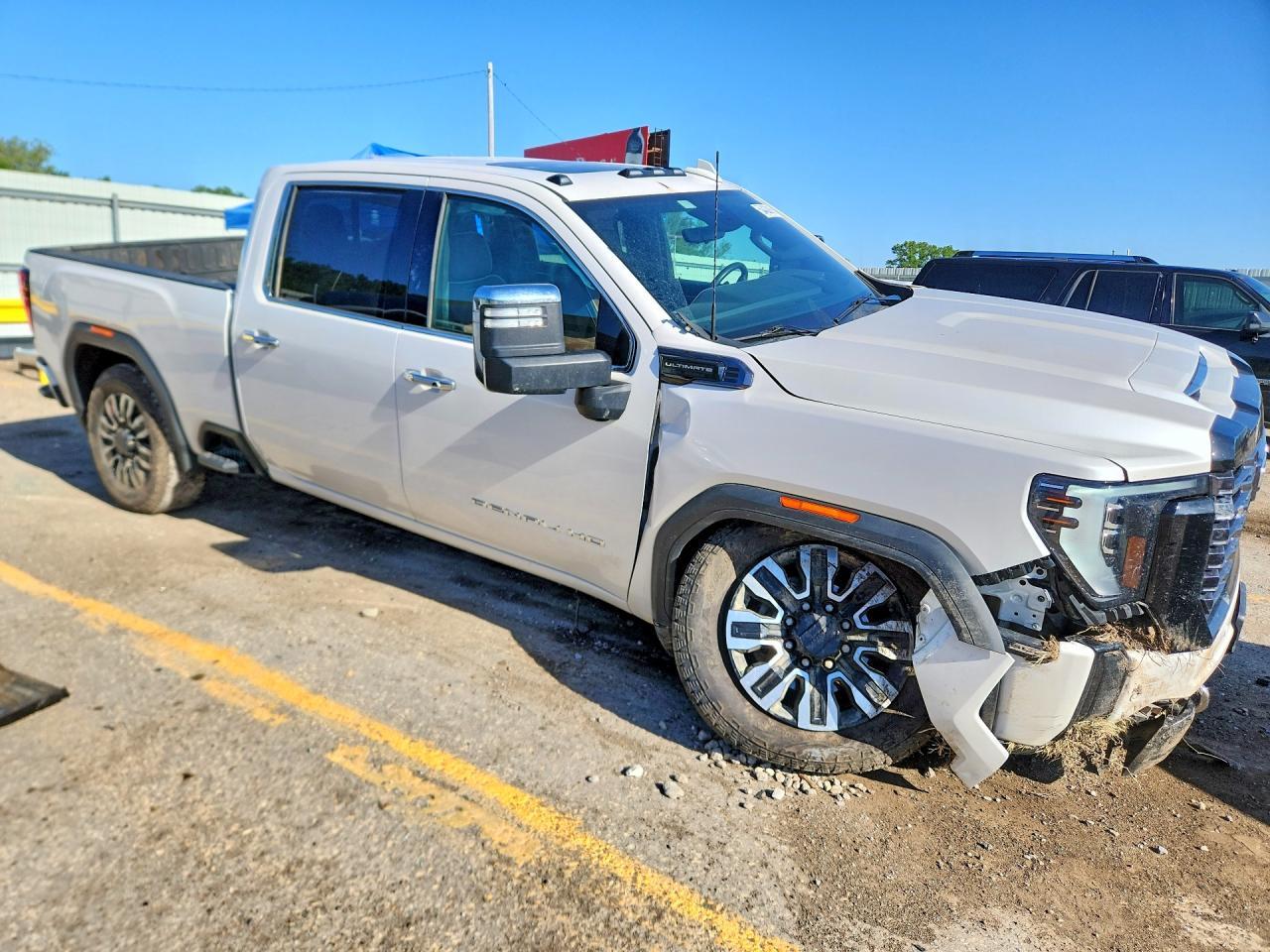 2025 GMC Sierra K2500 Denali Ultimate - Image 4